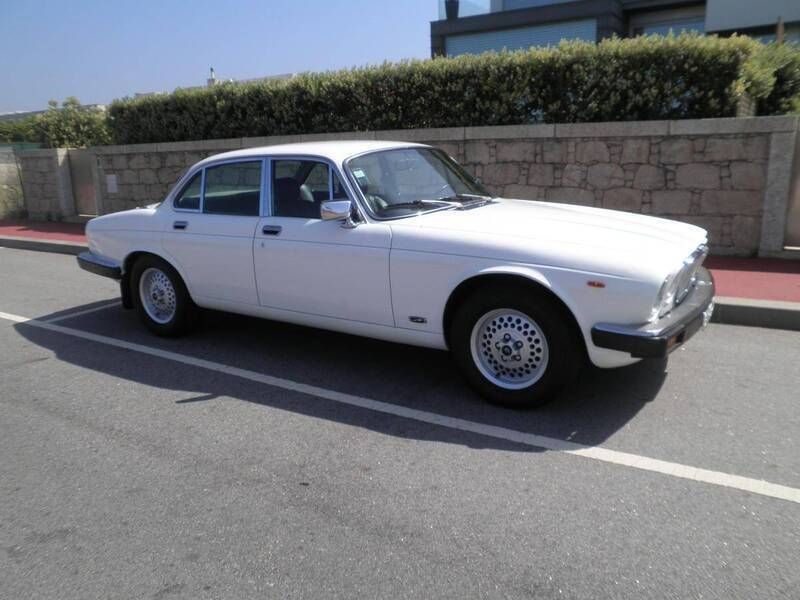 Branco Usado 1974 Jaguar XJ6 Sedan | € 16.500 - Imagem 1/4