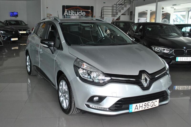 Cinza Usado 2021 Renault Clio V LIMITED Carrinha | € 14.970 (Preço justo) - Imagem 1/4