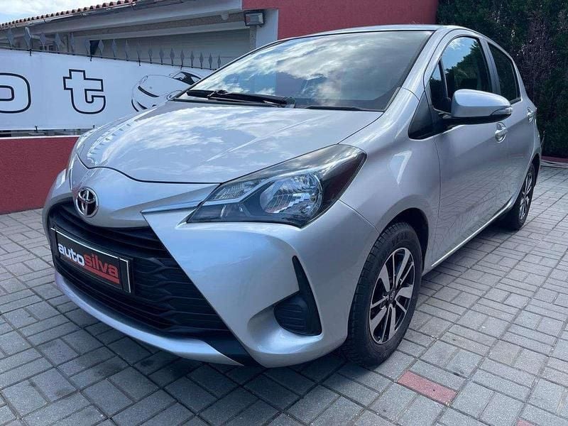 Cinza Usado 2018 Toyota Yaris Comfort | € 12.000 (Bom preço) - Imagem 1/4