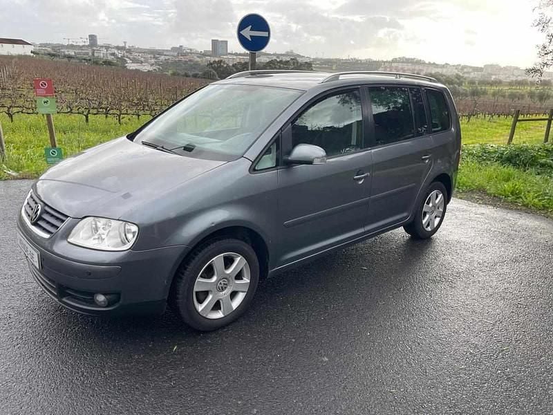 Usado VW Touran 140 HP (102 kW) 2004 Cinzento Monovolume