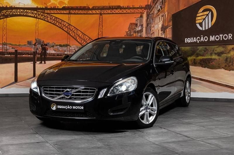 Usado Volvo V60 Kinetic 163 HP (119 kW) 2012 Preto Carrinha