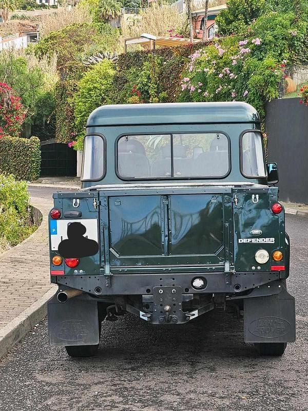 Usado Land Rover Defender 122 HP (89 kW) 2011 Verde Citadino