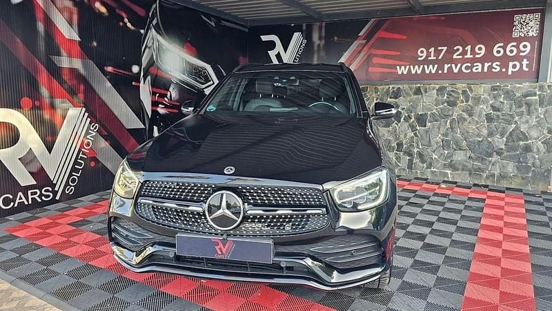 Preto Usado 2022 Mercedes GLC300 AMG line SUV | € 39.990 - Imagem 1/4