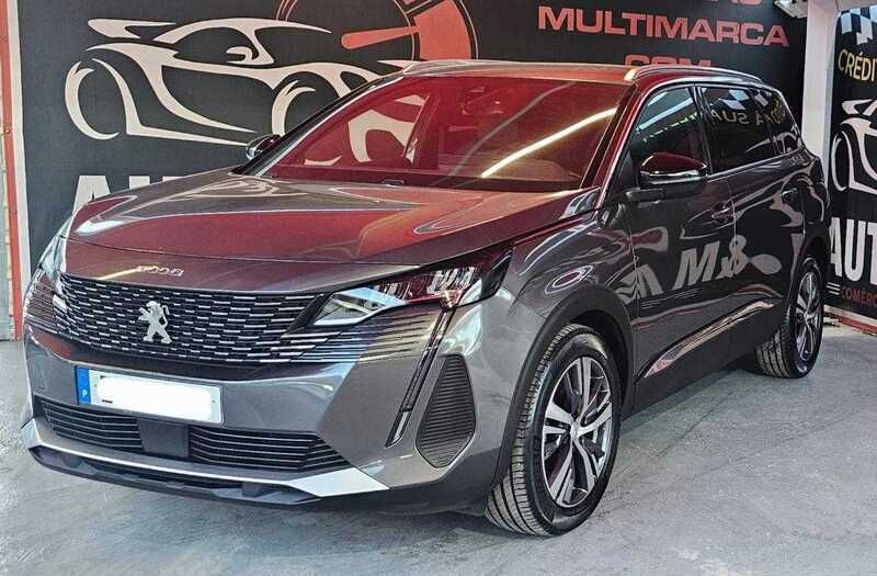 Cinzento Usado 2024 Peugeot 5008 Monovolume | € 36.000 (Preço elevado) - Imagem 1/4