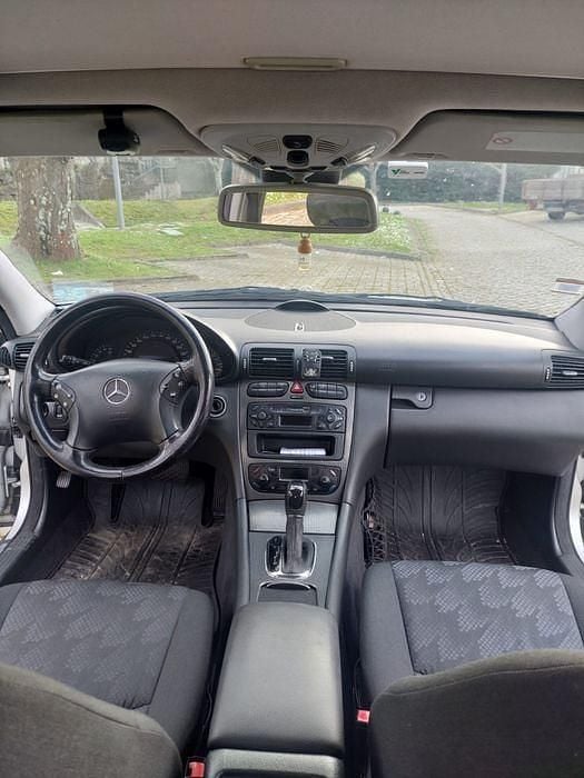 Usado Mercedes C220 Avantgarde 143 HP (105 kW) 2001 Sedan