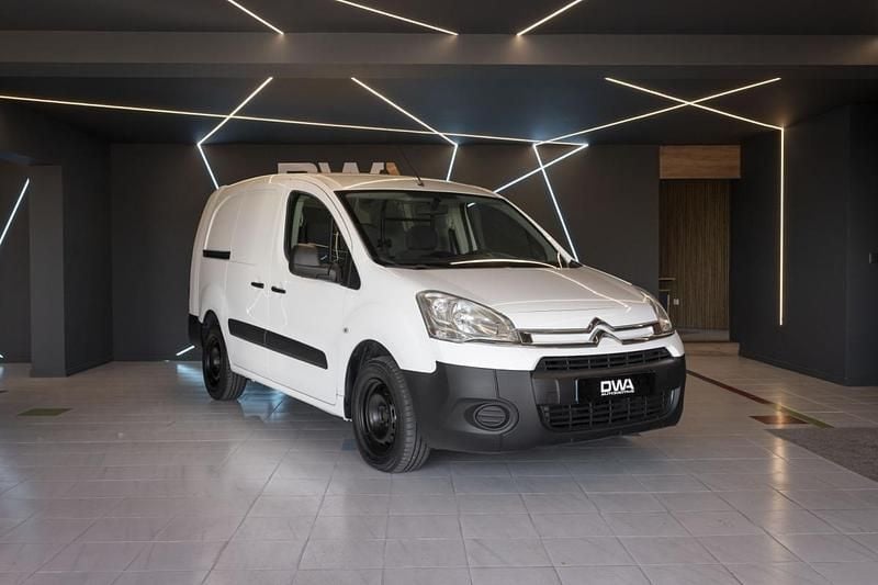 Branco Usado 2015 Citroën Berlingo Monovolume | € 11.992 (Caro) - Imagem 1/4