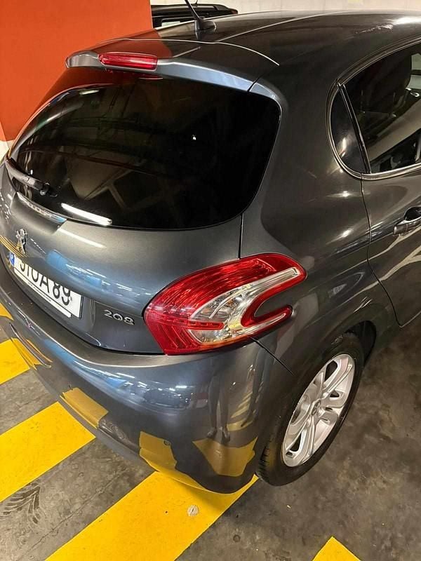 Usado Peugeot 208 68 HP (50 kW) 2013 Cinzento Citadino