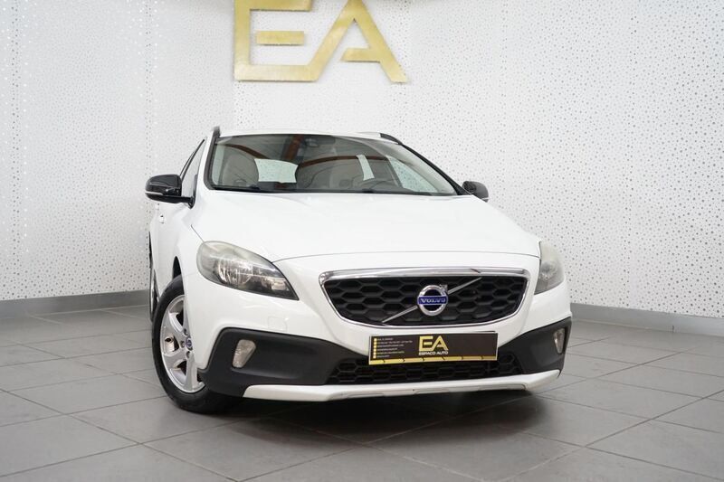 Branco Usado 2014 Volvo V40 CC Carrinha | € 12.480 (Preço justo) - Imagem 1/4