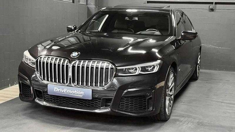 Usado BMW 740 326 HP (239 kW) 2019 Preto Sedan
