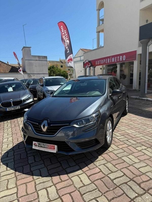 Cinza Usado 2019 Renault Mégane IV LIMITED Sedan | € 14.900 (Preço justo) - Imagem 1/4