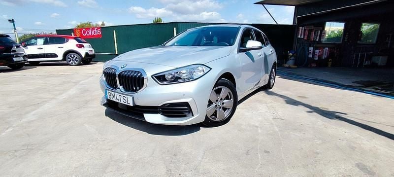 Cinza Usado 2020 BMW 116 Citadino | € 21.500 (Preço justo) - Imagem 1/4