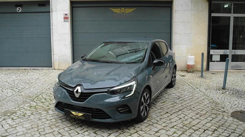 Cinzento Usado 2022 Renault Clio V LIMITED | € 14.450 (Bom preço) - Imagem 1/4