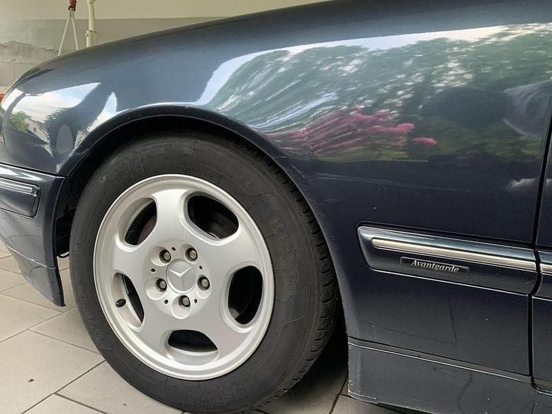 Usado Mercedes E220 Avantgarde 143 HP (105 kW) 2000 Sedan