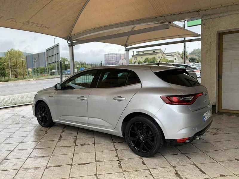 Usado Renault Mégane IV Bose Edition 130 HP (95 kW) 2017 Cinza prata Citadino