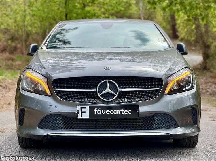Cinza Usado 2018 Mercedes A180 Urban Citadino | € 17.650 (Super Preço) - Imagem 1/1