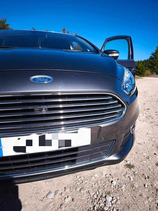 Cinzento Usado 2016 Ford S-MAX S Monovolume | € 18.500 (Preço justo) - Imagem 1/4