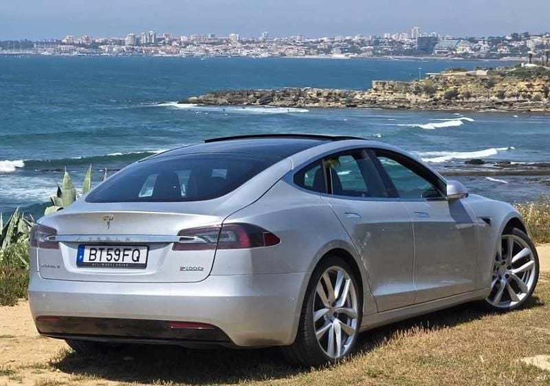 Cinzento Usado 2019 Tesla Model S Citadino | € 41.500 (Preço justo) - Imagem 1/4