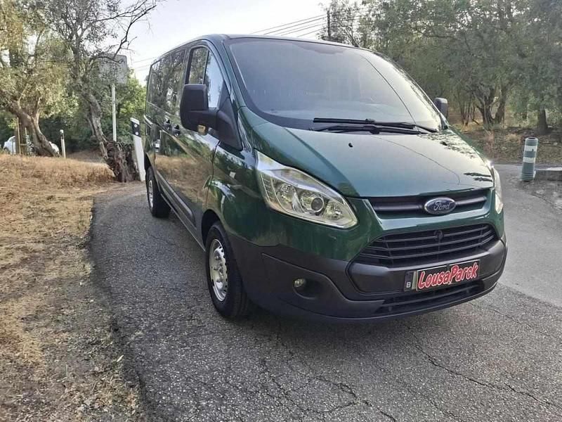 Usado Ford Transit 105 HP (77 kW) 2018 Verde Sedan