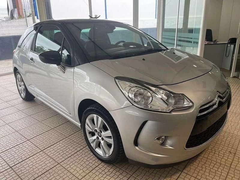 Cinzento Usado 2015 Citroën DS3 | € 10.990 (Preço justo) - Imagem 1/4