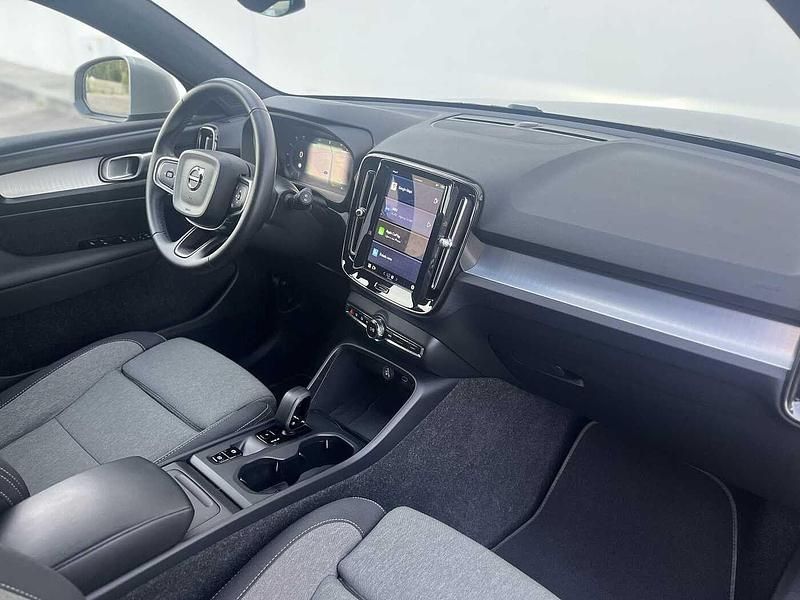 Usado Volvo XC40 163 HP (119 kW) 2025 Cinzento SUV