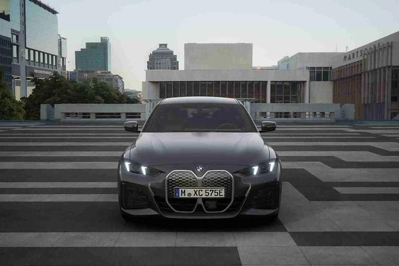 Vermelho Novo 2025 BMW i4 Comfort Edition Sedan | € 67.750 (Super Preço) - Imagem 1/4