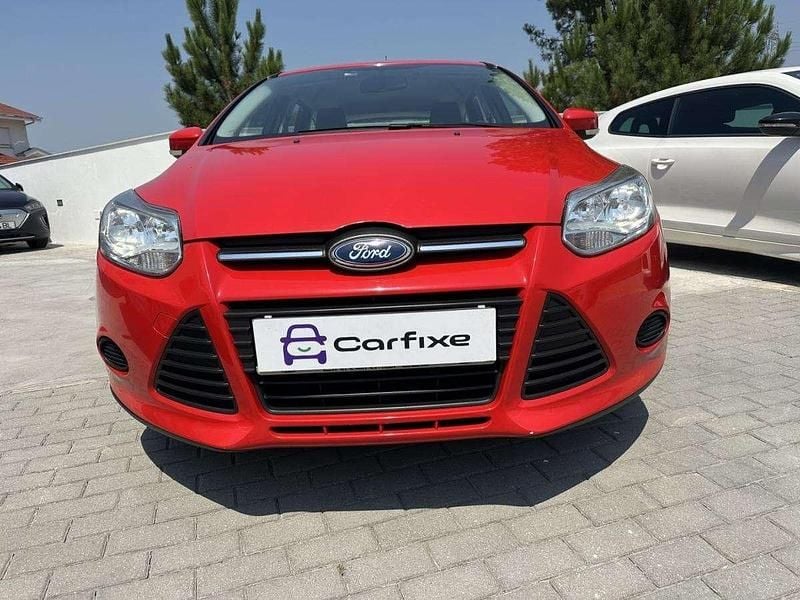 Usado Ford Focus Trend 100 HP (73 kW) 2015 Vermelho Carrinha