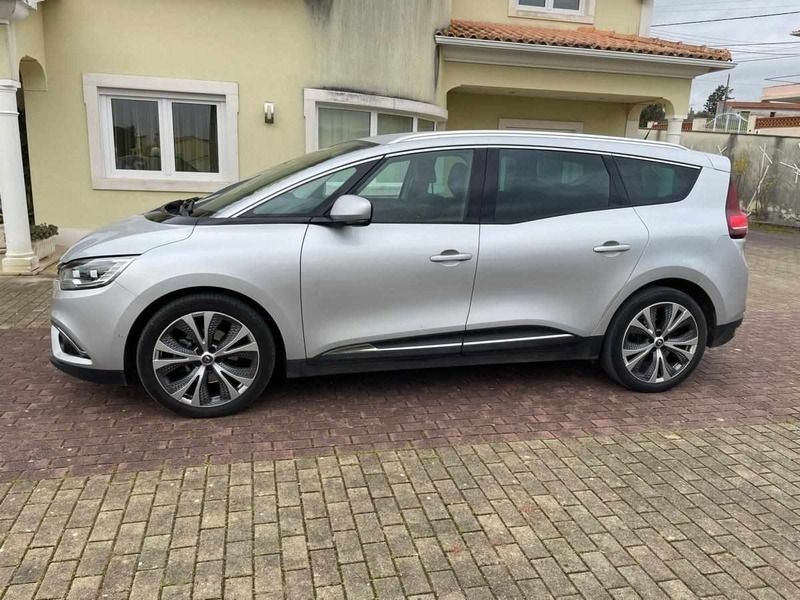 Cinzento Usado 2018 Renault Scénic IV Monovolume | € 17.950 (Preço justo) - Imagem 1/4