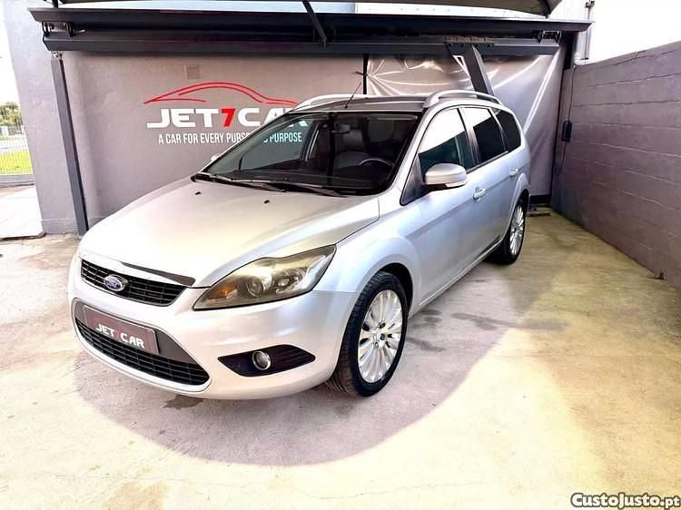 Cinza Usado 2010 Ford Focus Titanium Sedan | € 7.990 - Imagem 1/1