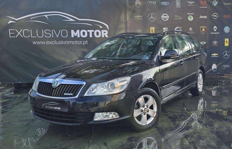 Preto Usado 2012 Skoda Octavia Carrinha | € 6.900 - Imagem 1/4