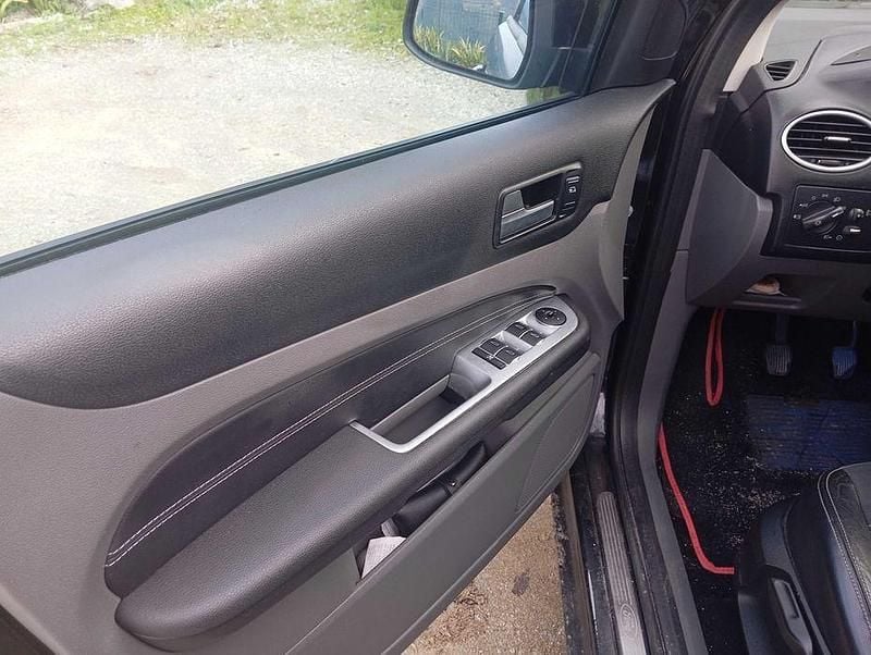 Usado 2009 Ford Focus Sedan | € 4.250 (Preço justo) - Imagem 1/4