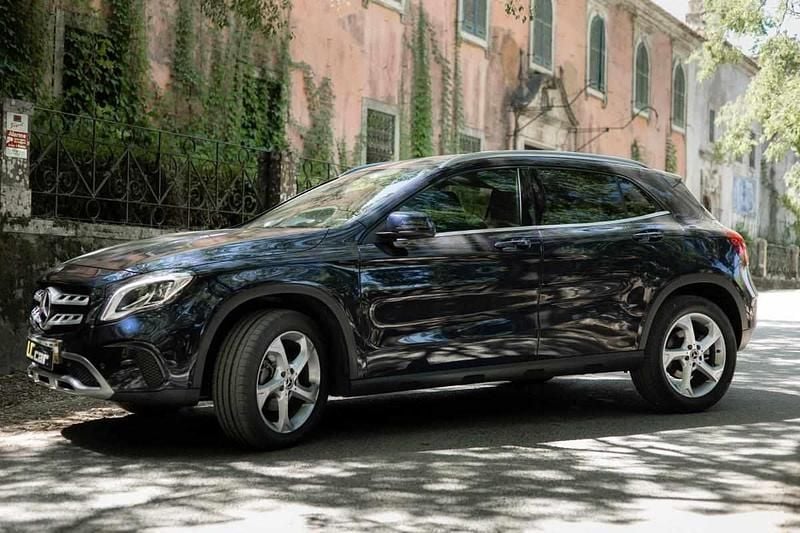 Azul Usado 2018 Mercedes GLA180 SUV | € 23.650 (Super Preço) - Imagem 1/4