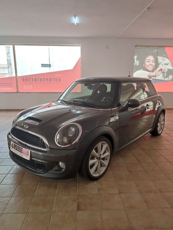Cinzento Usado 2011 Mini Cooper S Citadino | € 13.900 (Preço justo) - Imagem 1/4