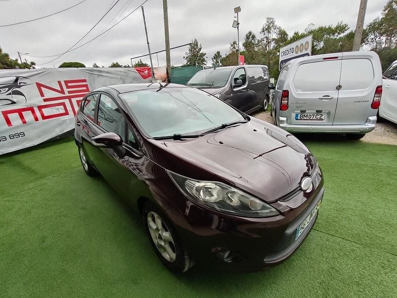 Vermelho Usado 2010 Ford Fiesta Trend Citadino | € 7.490 (Preço elevado) - Imagem 1/4