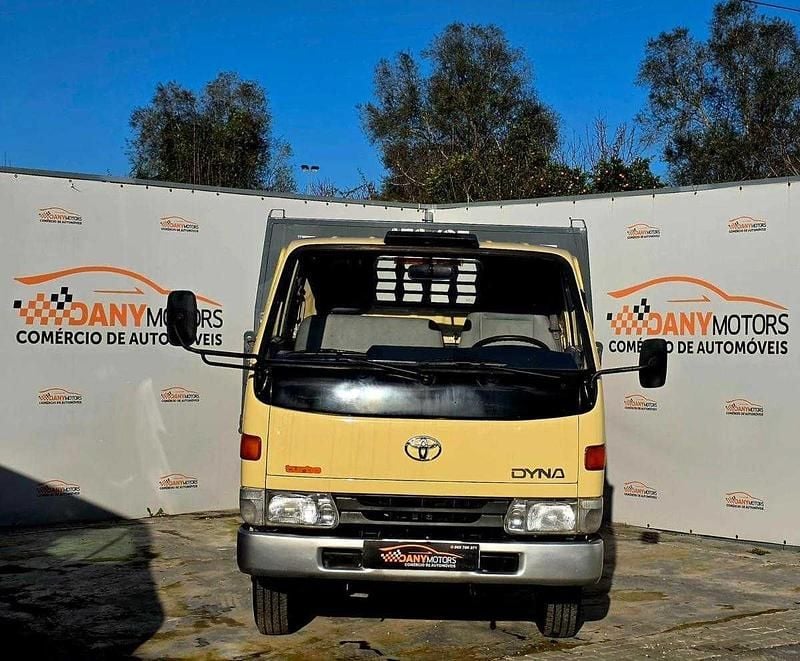 Bege Usado 2000 Toyota Dyna Pickup | € 29.500 - Imagem 1/4