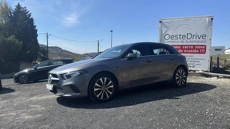 Cinza Usado 2021 Mercedes A250 Style Citadino | € 24.900 (Bom preço) - Imagem 1/4
