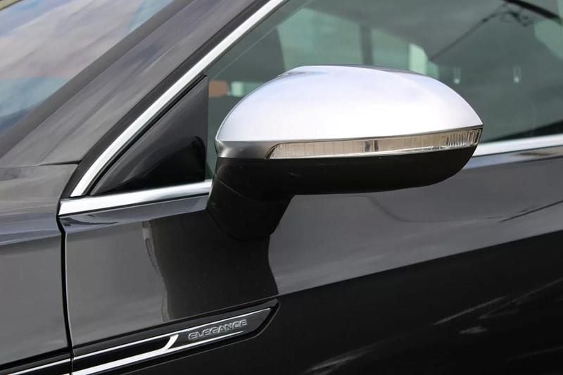 Usado VW Arteon Elegance 150 HP (110 kW) 2021 Cinzento Sedan