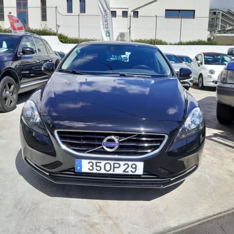 Preto Usado 2014 Volvo V40 Momentum Carrinha | € 16.500 (Caro) - Imagem 1/4