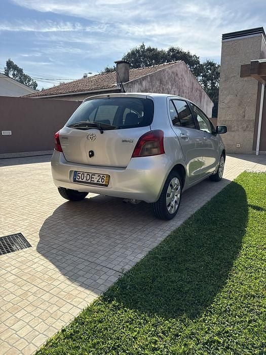 Usado 2007 Toyota Yaris Sedan | € 4.850 (Preço justo) - Imagem 1/4