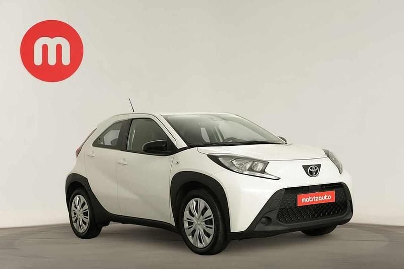 Branco Usado 2023 Toyota Aygo X Pulse SUV | € 17.499 - Imagem 1/4