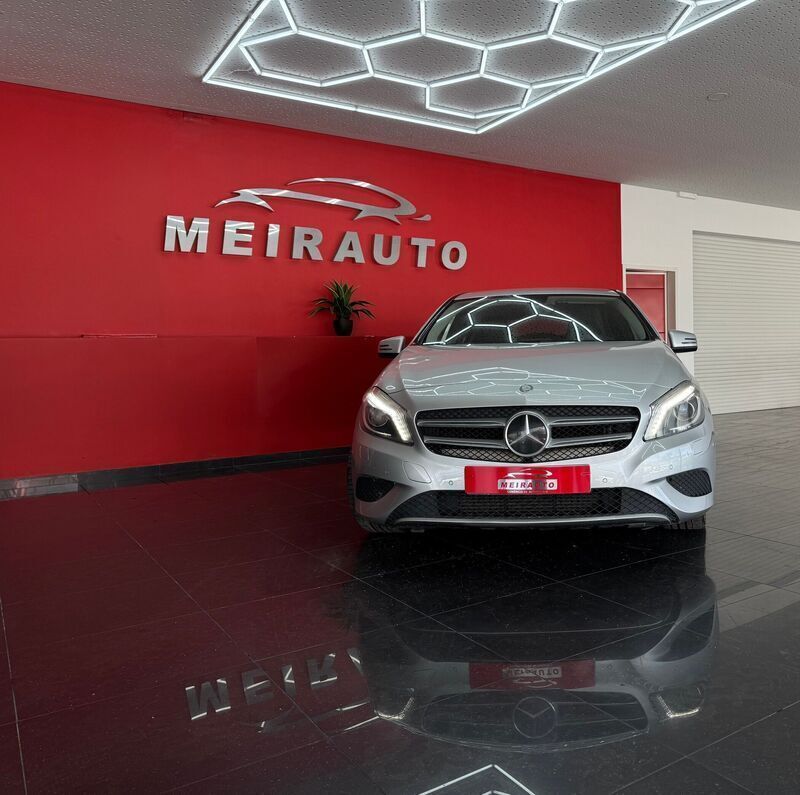 Usado Mercedes A180 Urban 109 HP (80 kW) 2014 Cinza