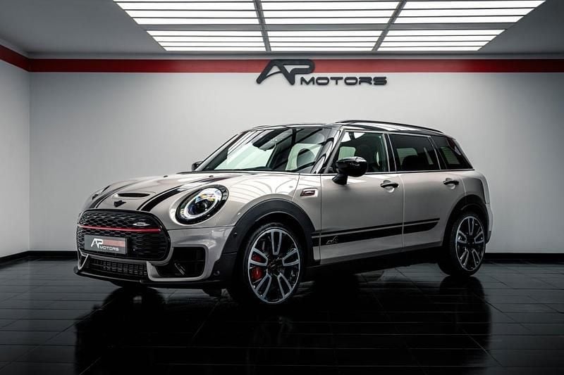 Cinzento Usado 2022 Mini Clubman Carrinha | € 34.000 - Imagem 1/4