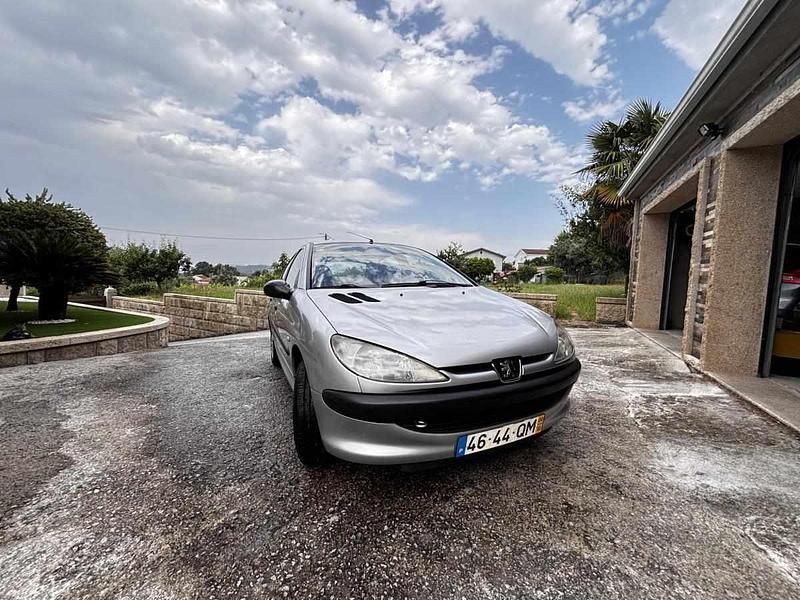 Cinzento Usado 2000 Peugeot 206 Citadino | € 1.500 (Preço justo) - Imagem 1/4