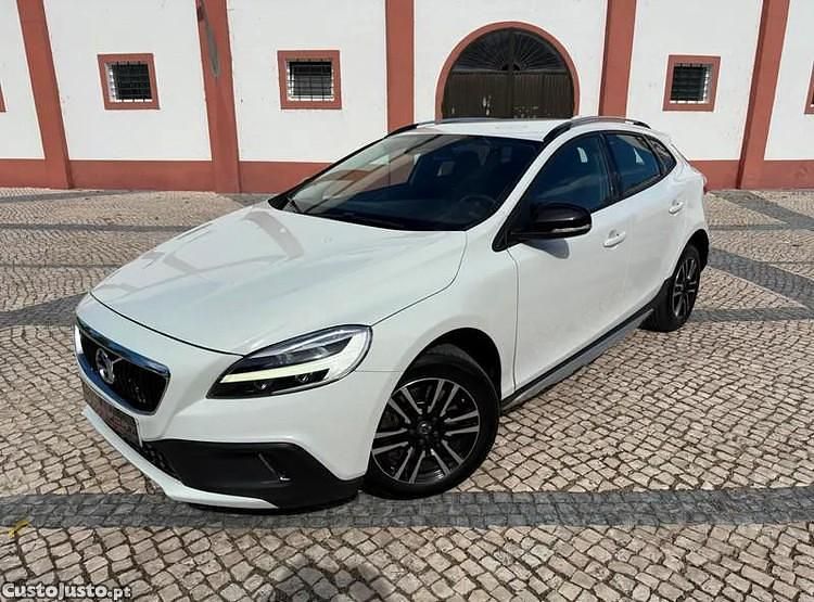 Branco Usado 2019 Volvo V40 Plus Sedan | € 19.500 (Preço elevado) - Imagem 1/1