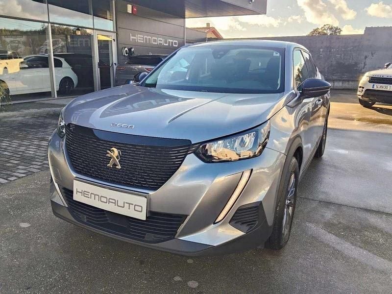 Usado Peugeot 2008 110 HP (80 kW) 2022 Cinzento SUV