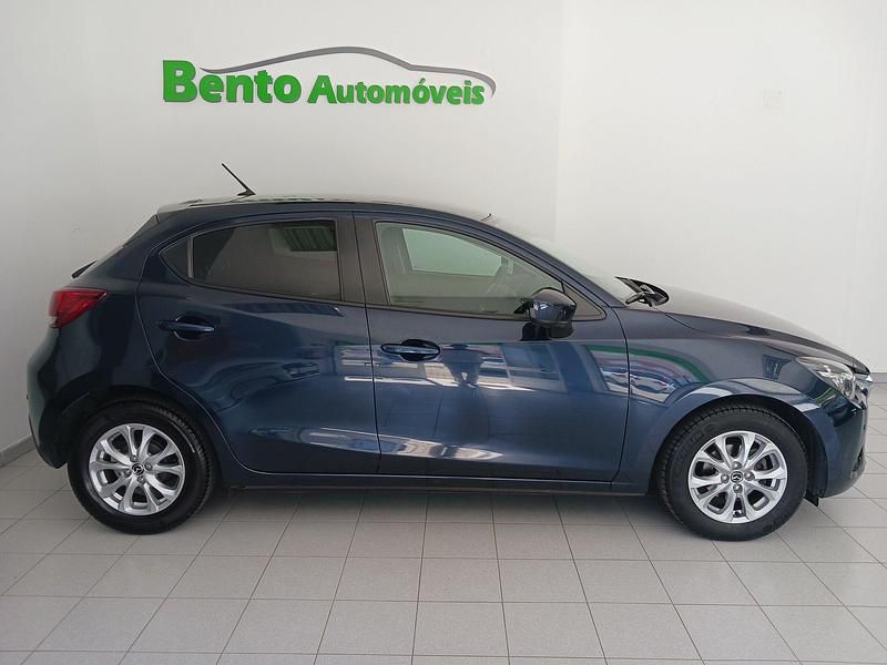 Azul Usado 2017 Mazda 2 Evolve | € 12.999 (Bom preço) - Imagem 1/4