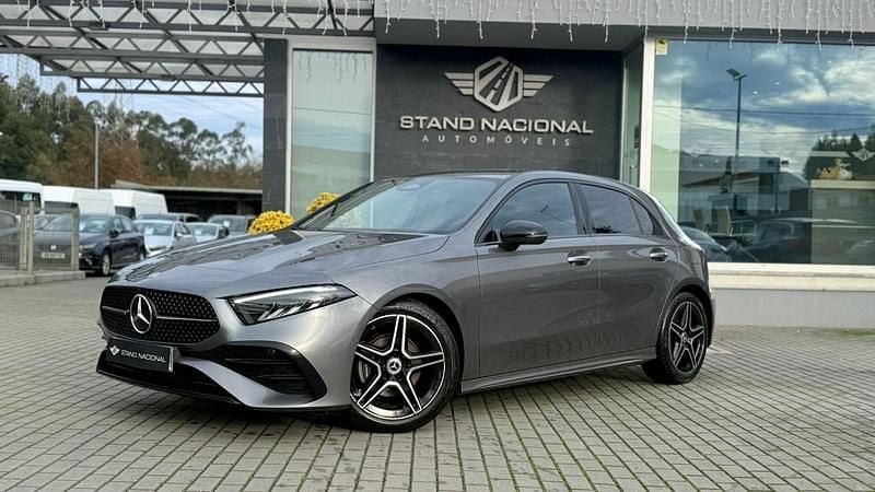 Cinza Usado 2023 Mercedes A200 AMG line Sedan | € 30.900 - Imagem 1/4