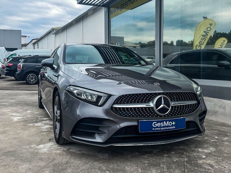Cinza Usado 2021 Mercedes A180 AMG line | € 30.990 - Imagem 1/4