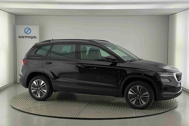 Preto Usado 2025 Skoda Karoq Selection SUV | € 33.490 - Imagem 1/4