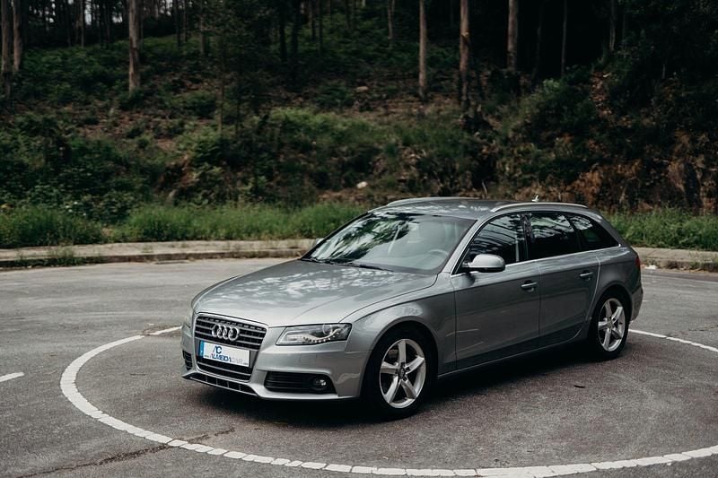 Cinza Usado 2009 Audi A4 S-Line Sedan | € 10.500 (Preço justo) - Imagem 1/4