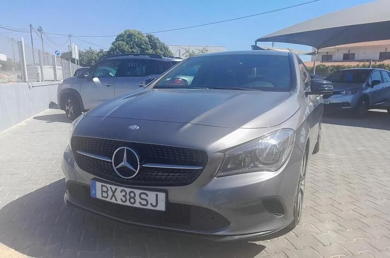 Usado Mercedes CLA200 Shooting Brake 136 HP (100 kW) 2016 Cinza antracite Carrinha